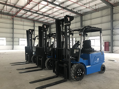 感謝蔡總的大力支持，再次購買3+1臺比亞迪叉車，祝：生意興??！